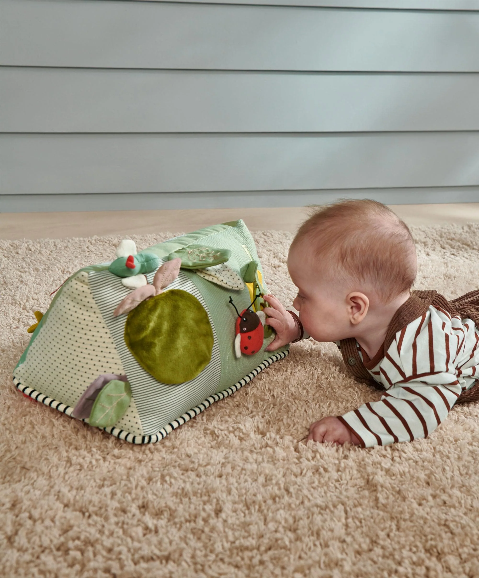 BabyPlay Wildlife Activity Triangle Toy - Image 6
