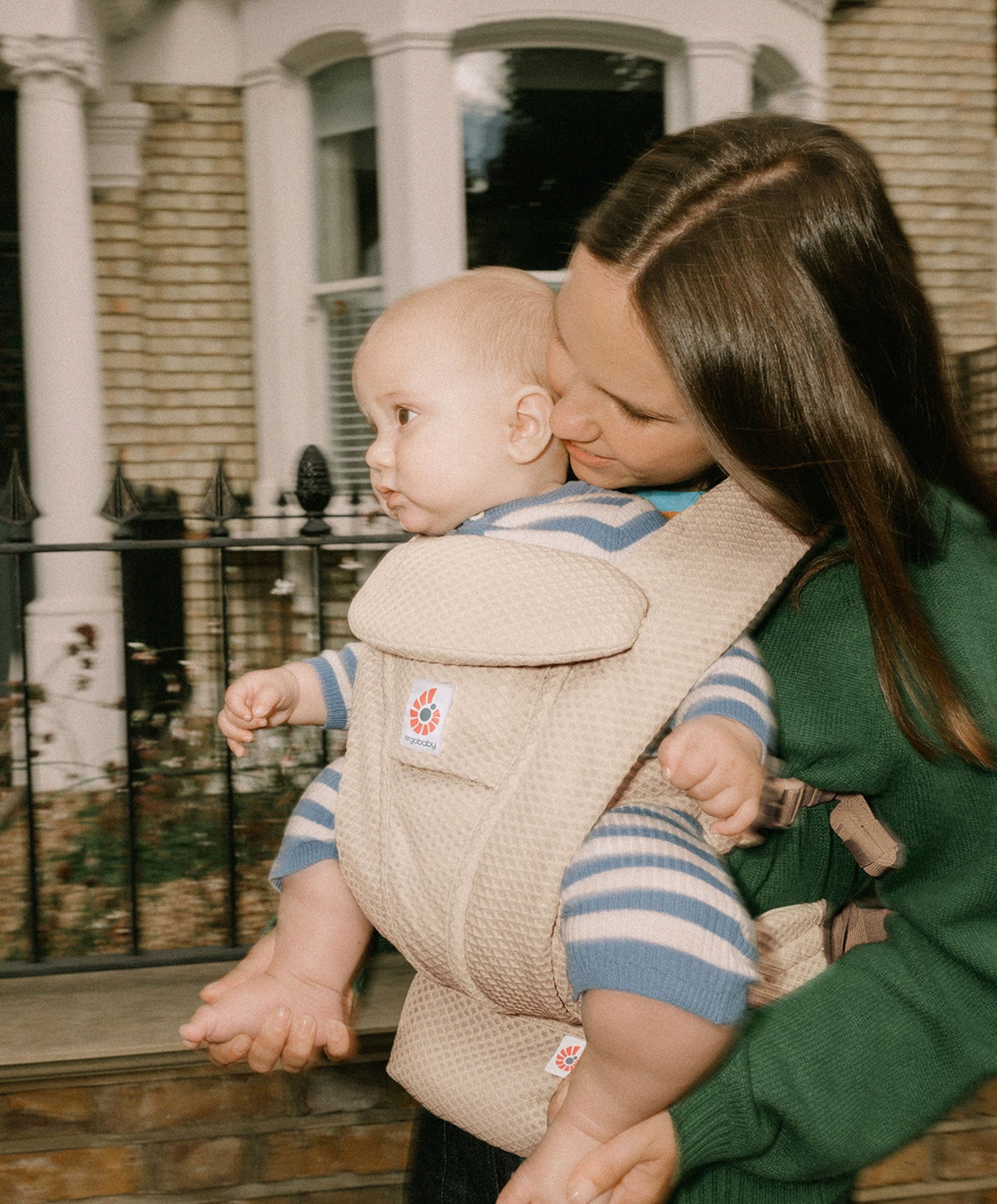 Ergobaby Omni Deluxe Mesh Baby Carrier - Natural Beige - Image 2