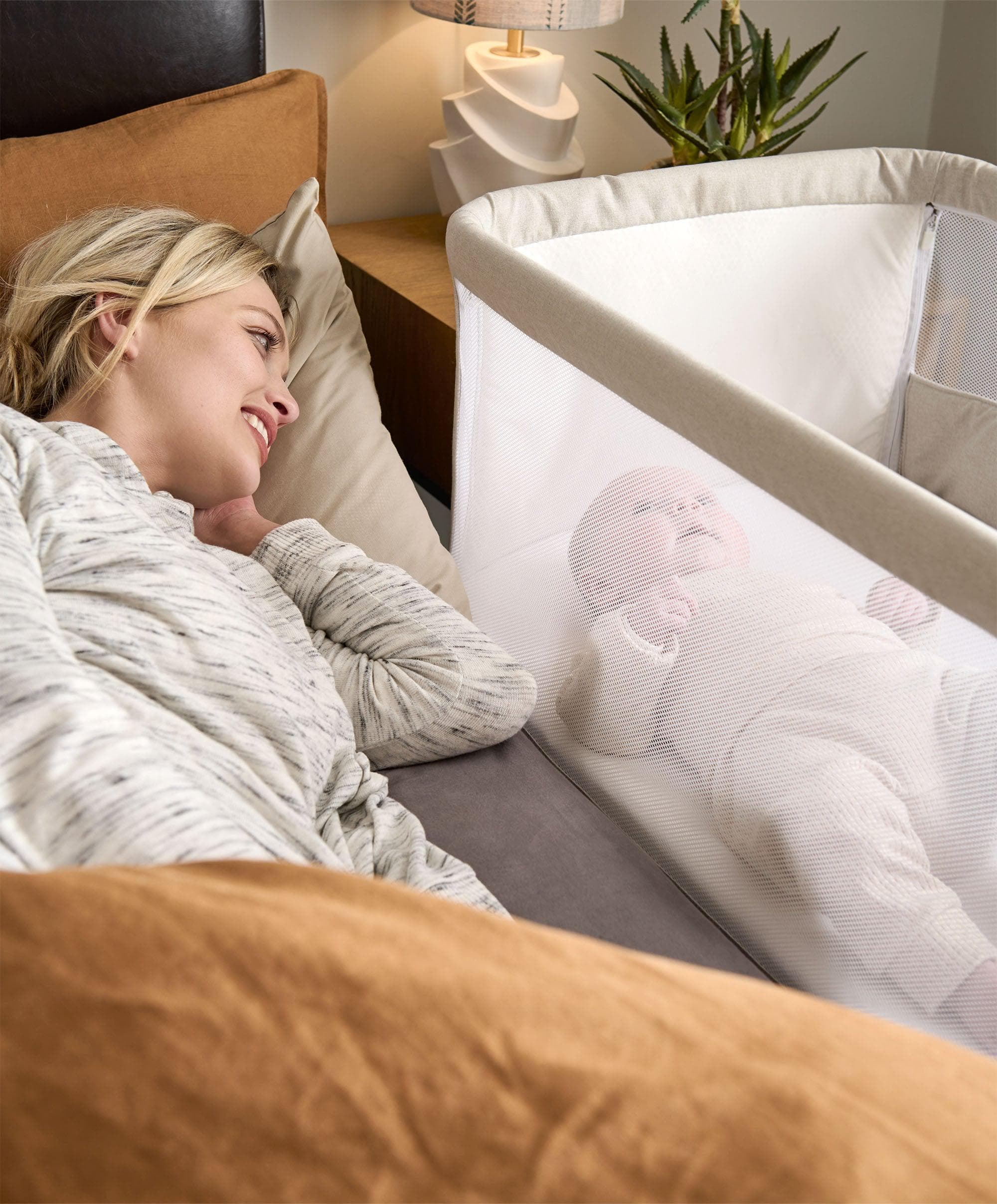 Harwell Nursery Bundle with Lua Bedside Crib (6 Piece) – White - Image 14
