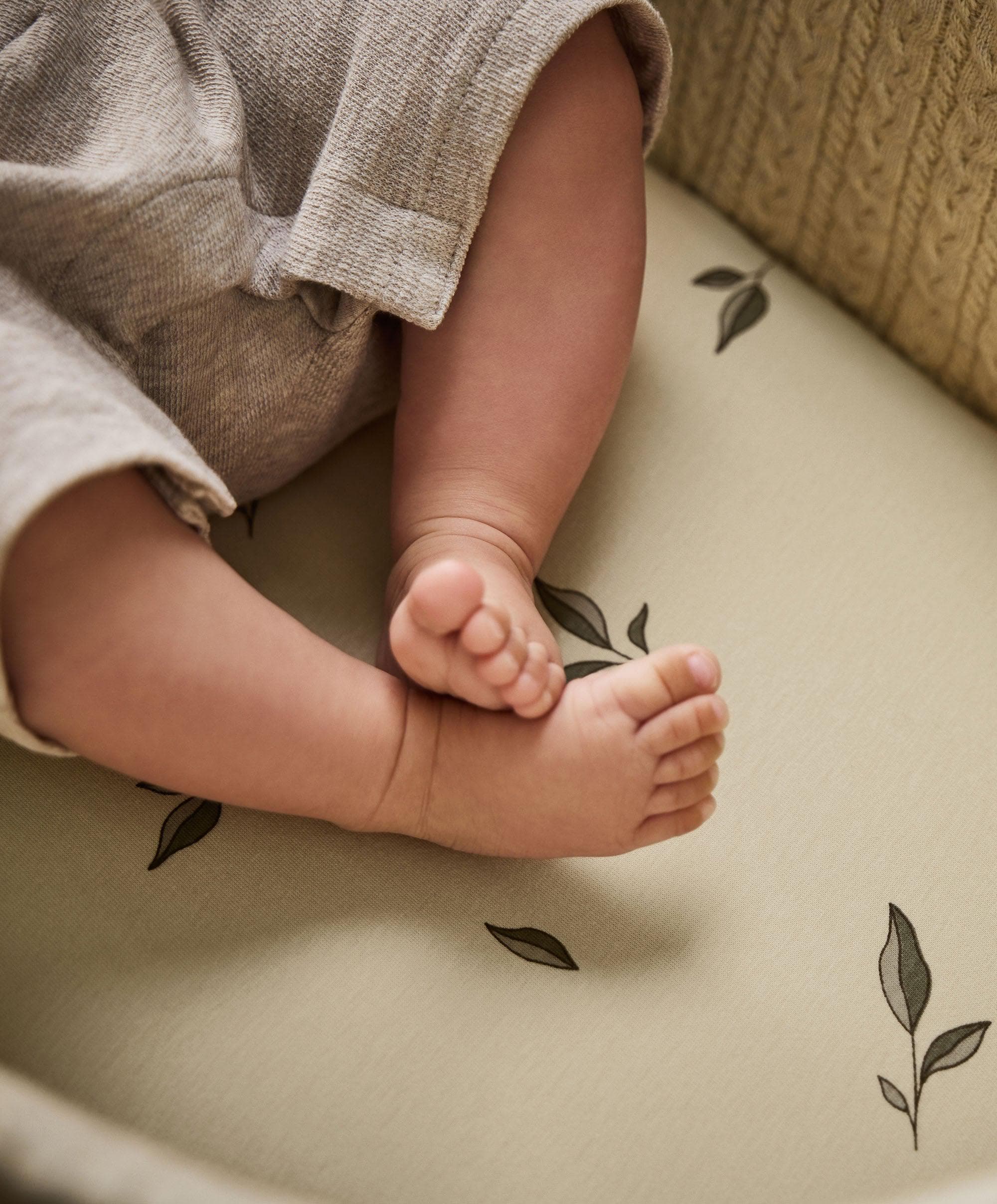 Little Green Sheep Moses Basket Sheets (Pack of 2)  Leaf Print - Image 2