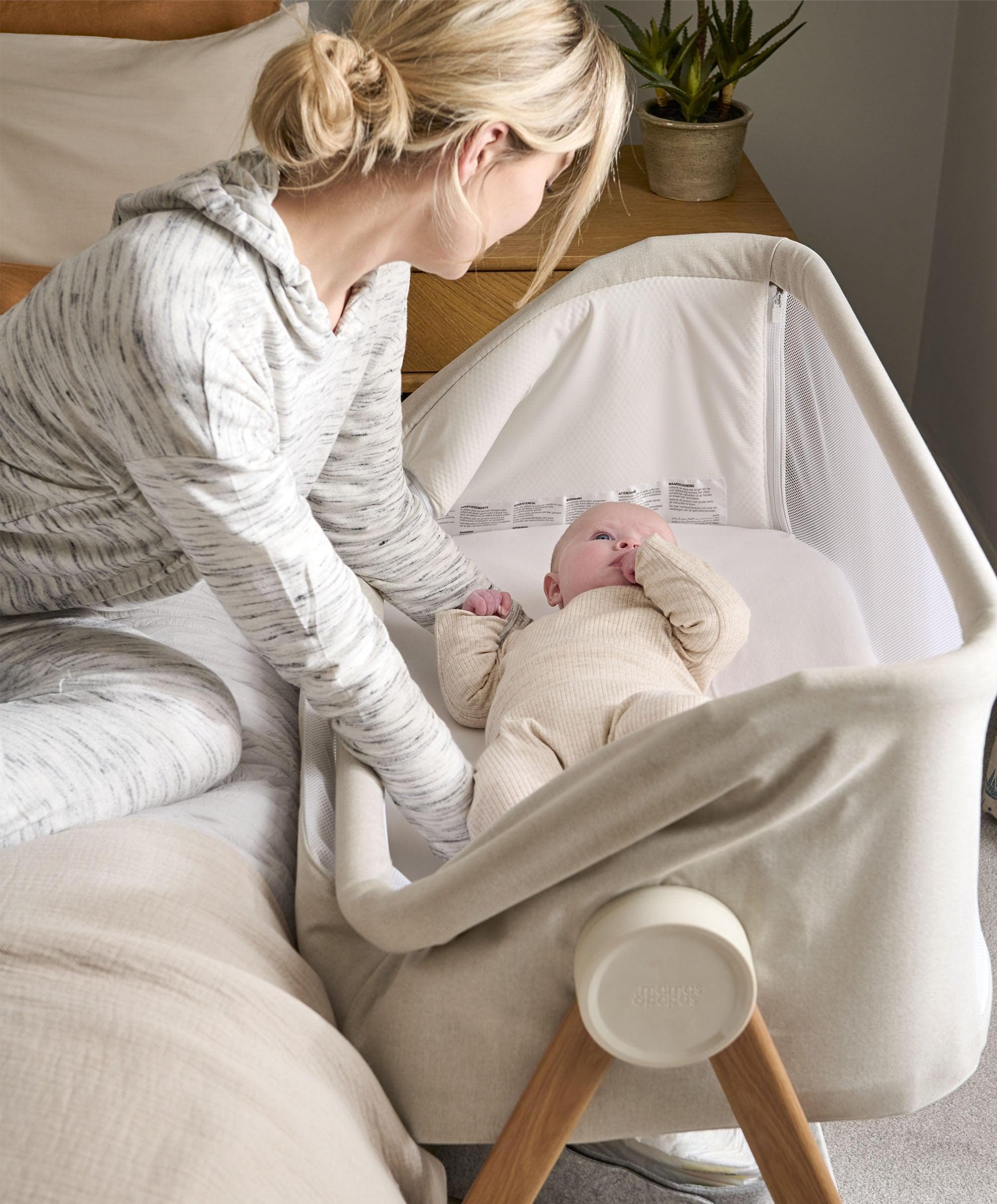 Lua Bedside Crib and Sheet Bundle - Fawn/White - Image 3