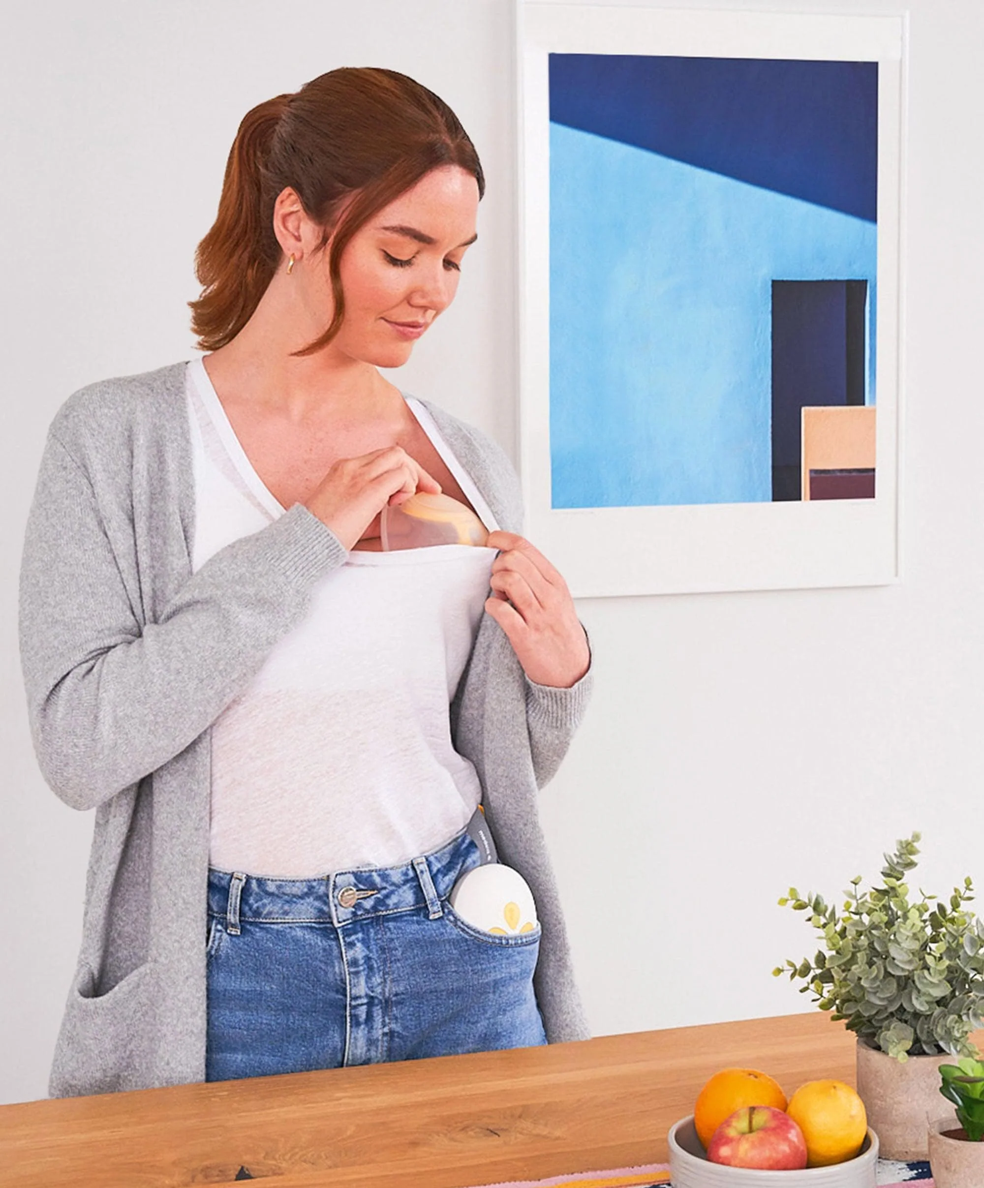 Medela Solo&trade; Hands Free Single Electric Breast Pump - Image 4