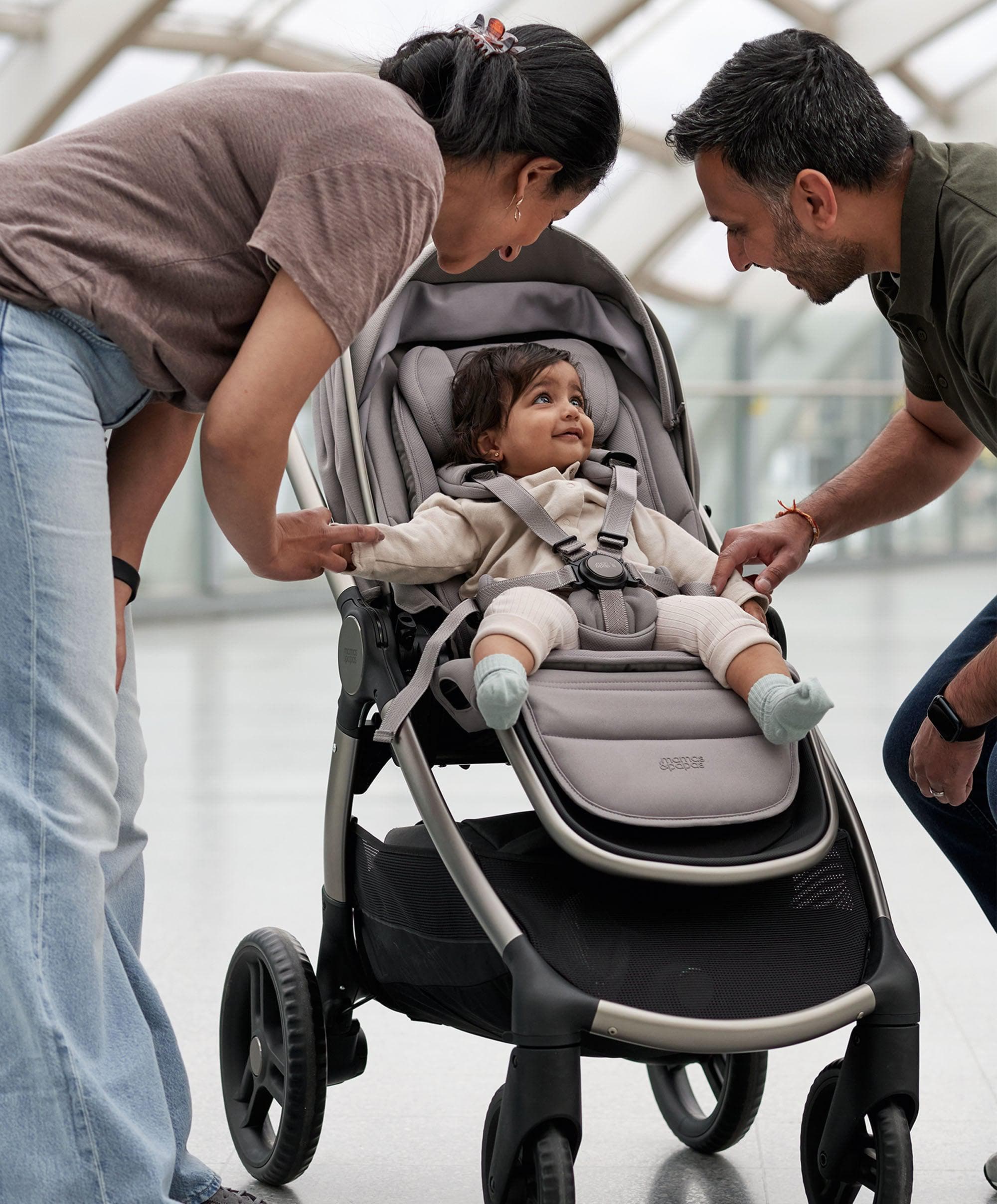 Ocarro 2 Pushchair Bundle with Cybex Cloud T Car Seat & Base (8 Pieces) - Moonstone Grey - Image 2