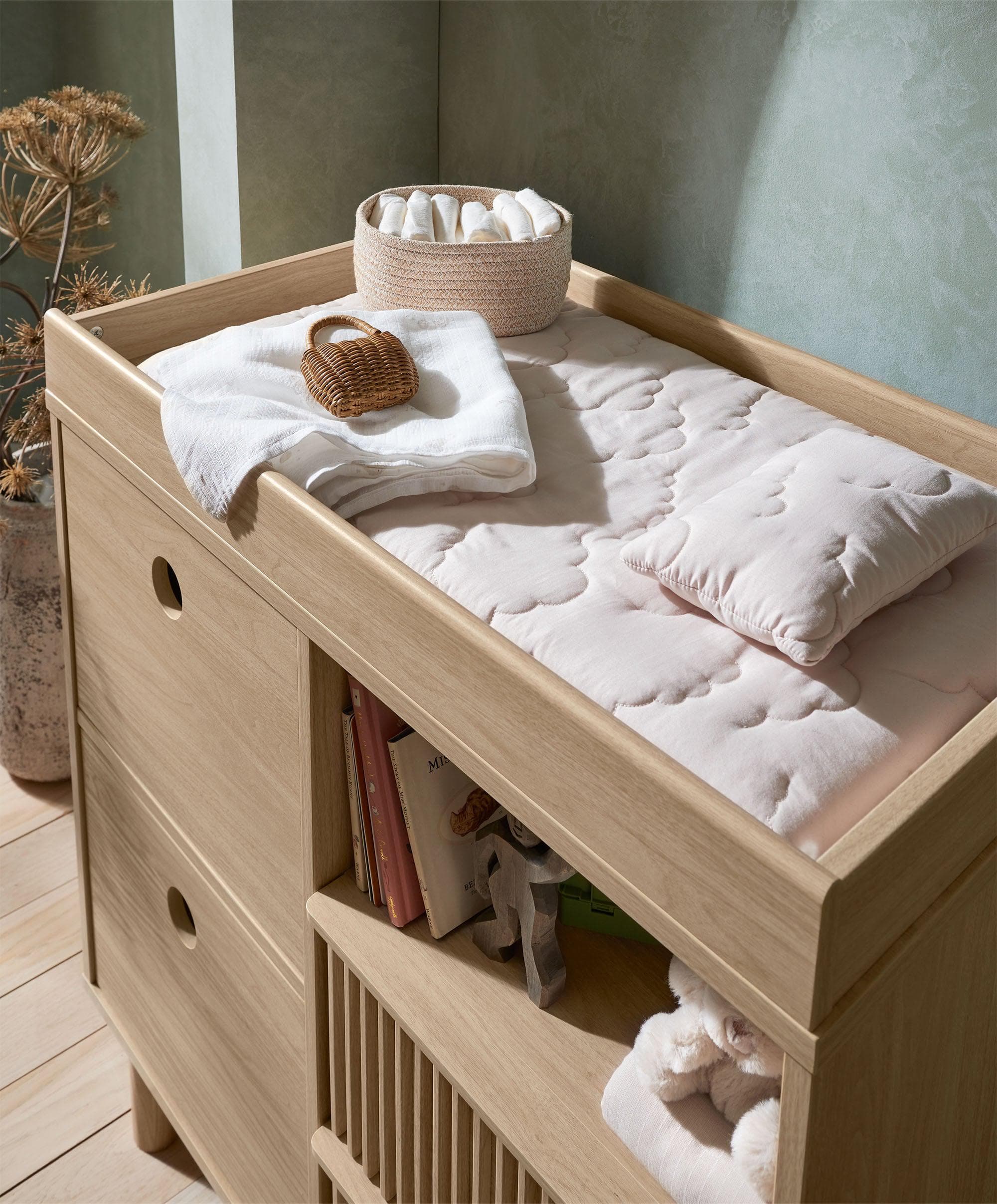 Oska 2 Piece Cotbed Set with Dresser Changer - Oak - Image 7