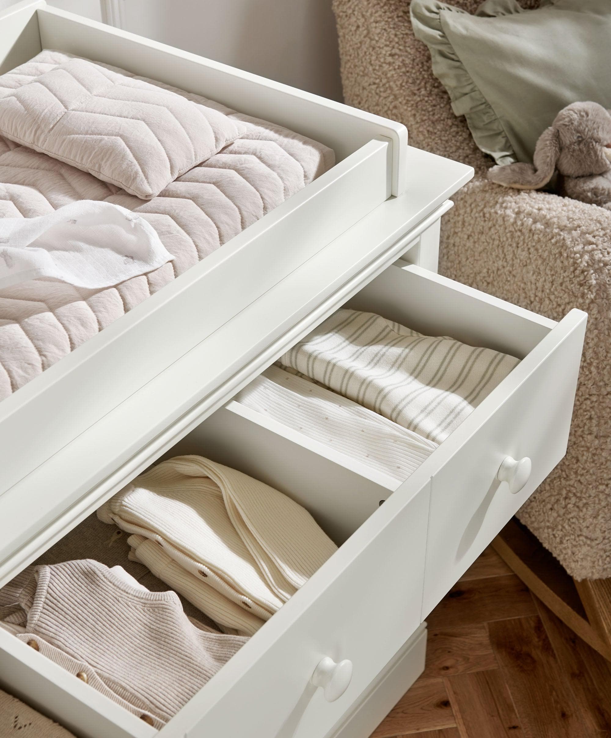 Oxford 3 Drawer Dresser & Baby Changing Unit - White - Image 3