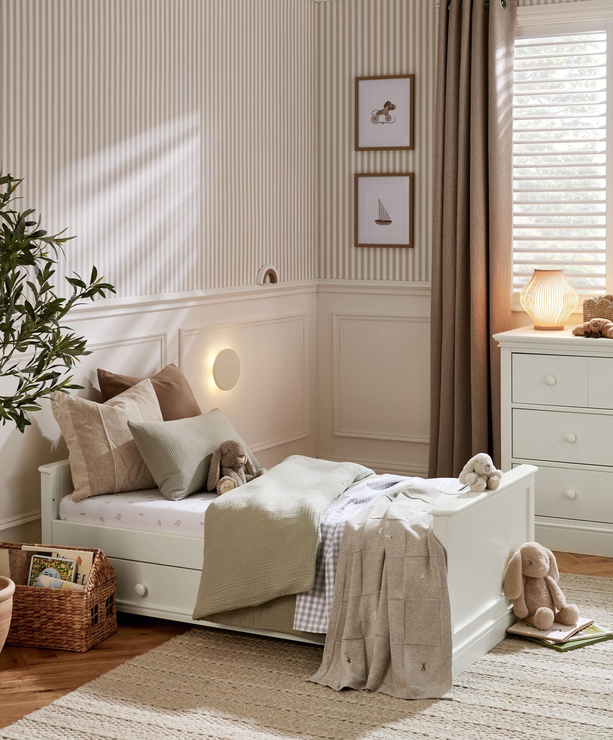 Oxford 3 Piece Cotbed Range with Dresser Changer & Wardrobe - White - Image 3