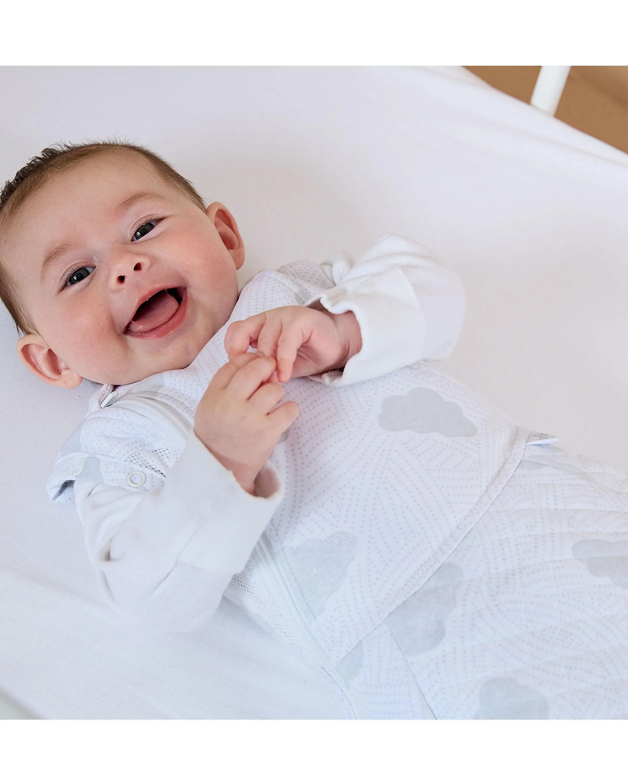 Purflo Swaddle to Sleep Bag 0-4 Months (2.5 Tog) - Cotton Clouds - Image 3