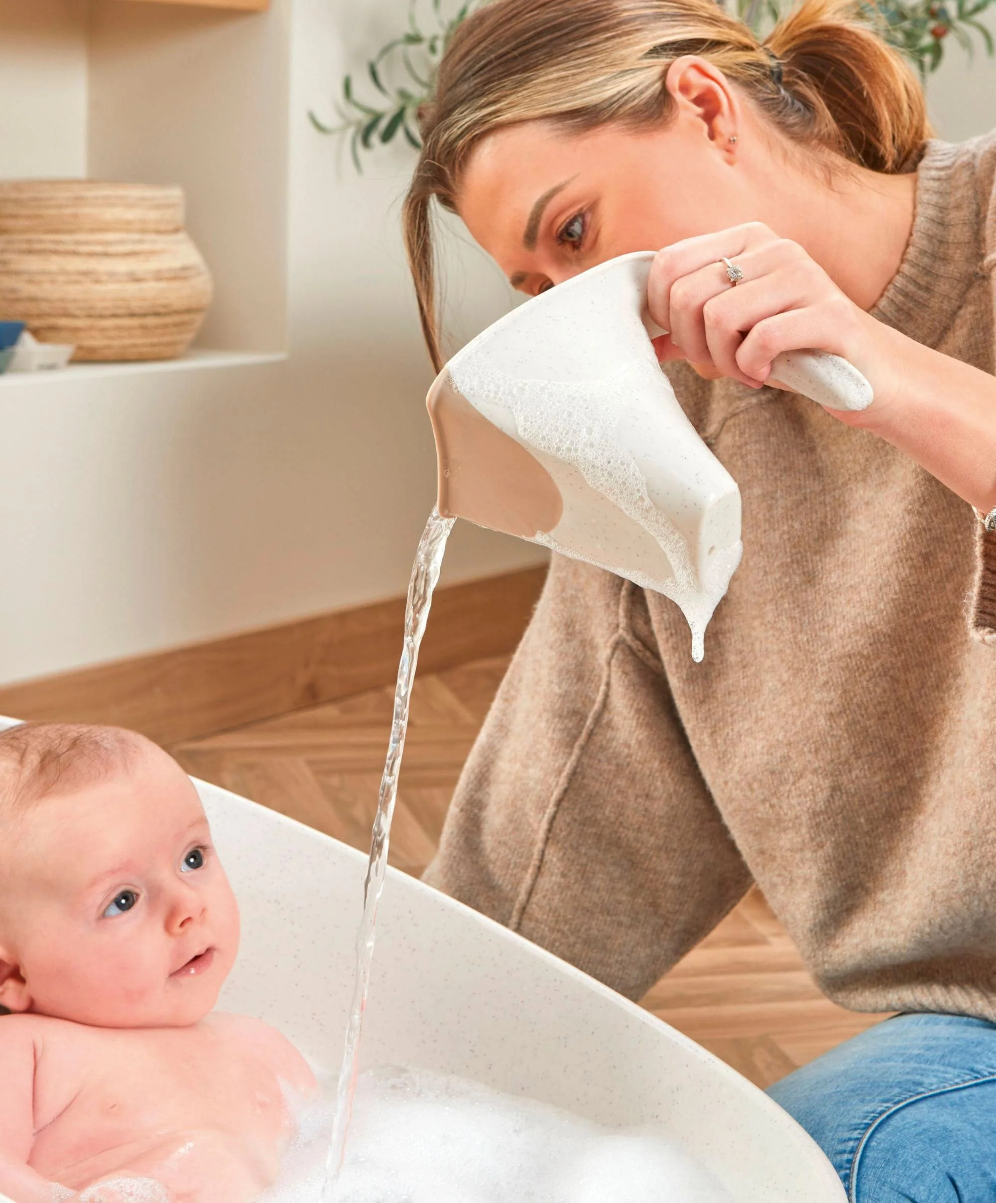 Shnuggle ECO Washy Rinsing Jug - Cookies & Cream - Image 2