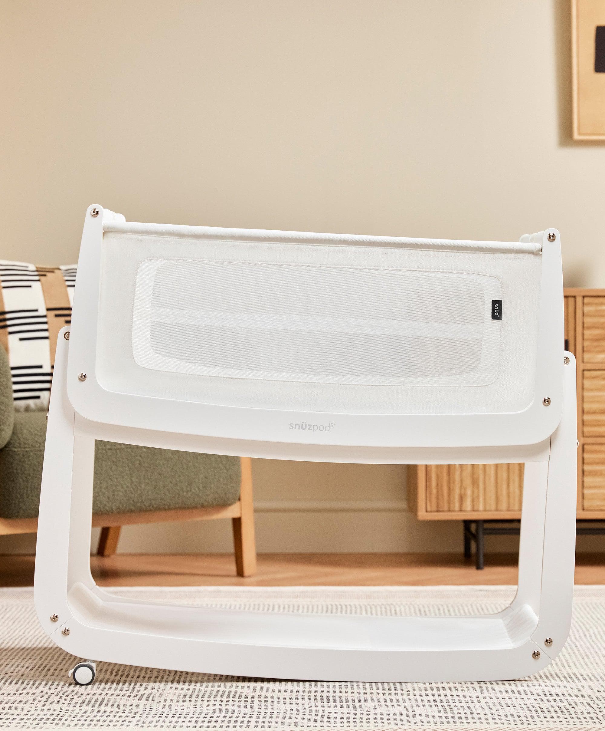 SnuzPod 5 Bedside Crib - White - Image 7